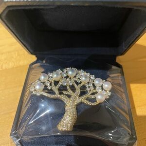 Elegant Gold and Pearl Tree Brooch